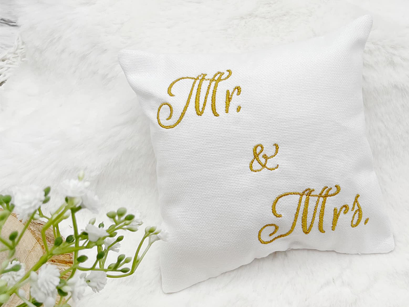 Preview: Ringkissen Mr. and  Mrs. - ITH-Stickdatei